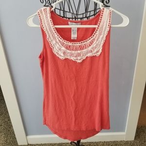 Cotton tank top with lace detailing at neck